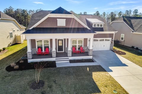 Lewes Luxury Vacation House at Coastal Club Resort-Amenity Community LAKE FRONT 4BR, 2 Suites, 3 Full Baths and DOCK DECK