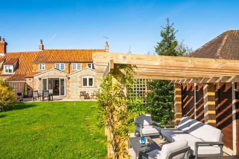 Owl Cottage, Great Snoring: Secluded south-facing garden, perfect for relaxing
