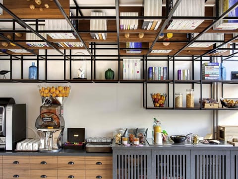 Free buffet breakfast on weekends