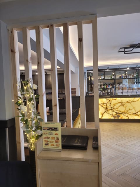 Daily continental breakfast (GBP 7.5 per person)