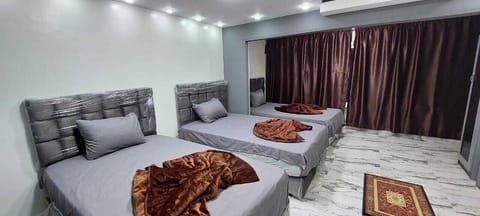 Triple Room with a private bathroom | Hypo-allergenic bedding, pillowtop beds, minibar, soundproofing
