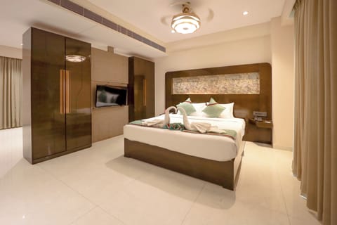 Suite Room | Premium bedding, desk, laptop workspace, rollaway beds (surcharge)