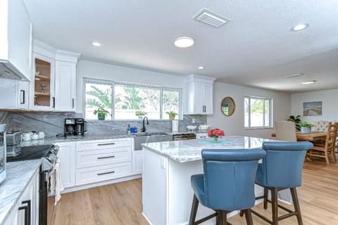 We also provide plenty of coffee, creamer and sugars during your stay.