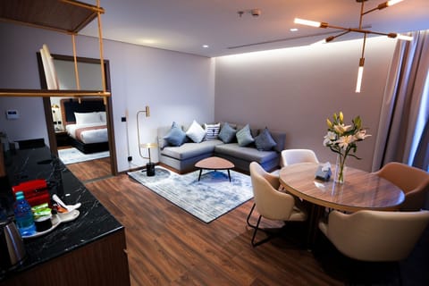 Suite, 1 Bedroom | Minibar, in-room safe, blackout drapes, soundproofing