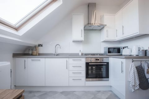 Skylark - 2 Bedroom Apartment - Tenby (12903)