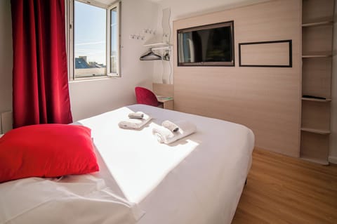 Deluxe Double Room | Desk, soundproofing, free WiFi, bed sheets