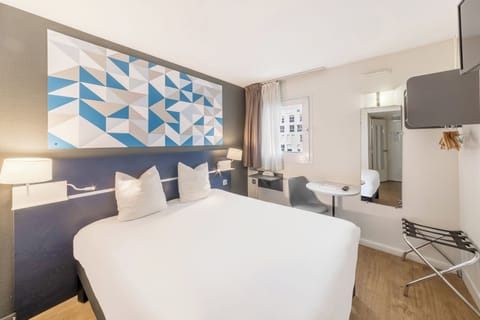 Room, 1 Double Bed, Accessible, Non Smoking | Desk, free WiFi, bed sheets