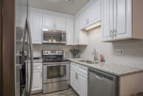 Completely remodeled full kitchen with Stainless Steel Appliances, all cookware and cutlery provided