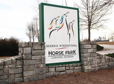 Less than 10 minutes from GA International Horse Park