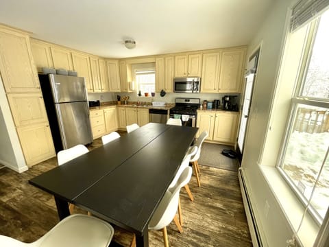 Expanding dining table to fit 14 people