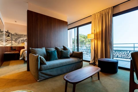 Family Suite, Sea View | In-room safe, soundproofing, free cribs/infant beds, free WiFi