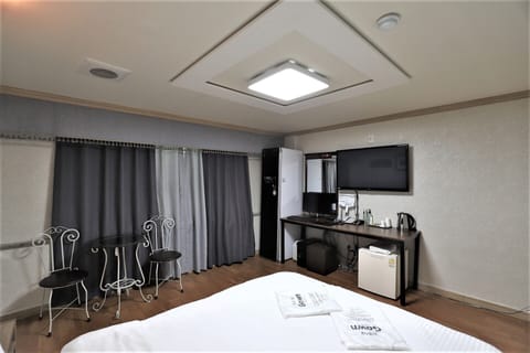 Classic Double Room | Egyptian cotton sheets, premium bedding, down comforters, pillowtop beds