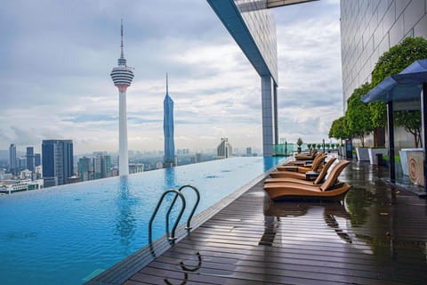 2 outdoor pools