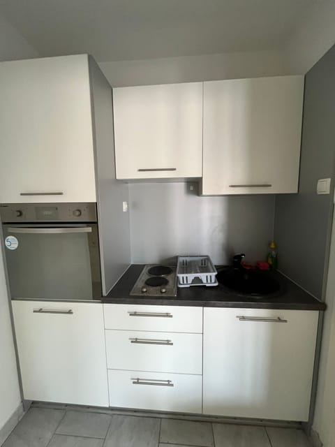 Design Apartment, 1 Bedroom, Balcony, Courtyard View | Private kitchen | Fridge, oven, stovetop, toaster