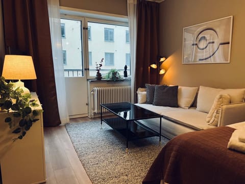 Apartment, 1 Bedroom, City View | Living area