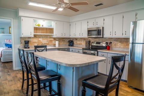 Fully stocked Kitchen!