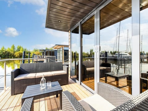 Mobile Home | Balcony
