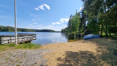 Beach nearby, kayaking, motor boating, rowing
