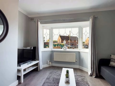 Kick back on the generous sofa, enjoy your favourite shows on the large smart TV, and dine in style at the table for 4. The perfect space to relax and unwind! 