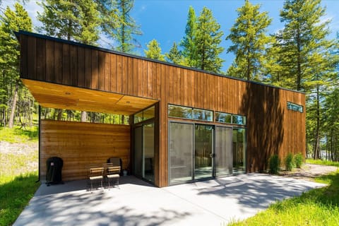 Floor to ceiling doors and windows