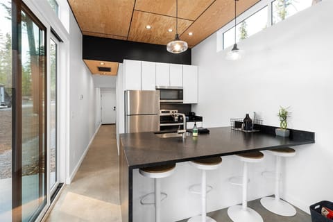 Waterfall counter with barstools