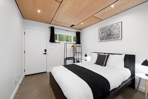 Queen bedroom at entrance to the cabin