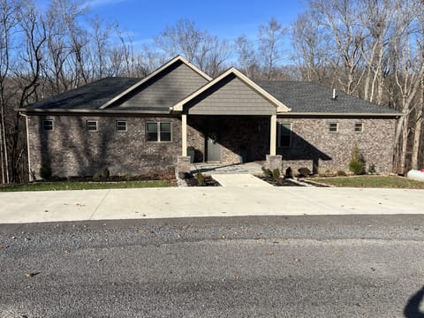 Front view built 2020, new house and furnishings 