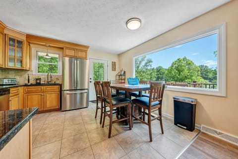 Enjoy this sunny dining area overlooking the lake!