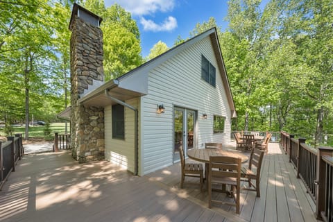 PET FRIENDLY:  Limit 2, dogs only. No Cats.  Must be house-trained.  Must be on a leash outside.  Must be caged if left alone in house.  Your dog(s) your poop.