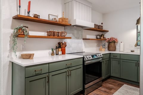 Here is the kitchen ready to meet all your cooking/baking needs!