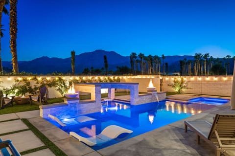 Wrap around grotto, fire bowls, resort backyard!