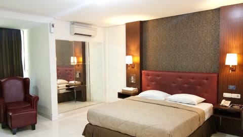 Suite | Desk, free WiFi, bed sheets
