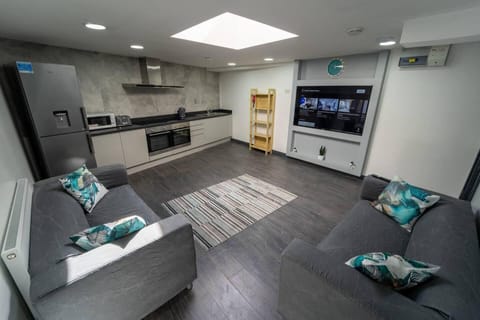 Studio | Living area | 30-inch TV with cable channels