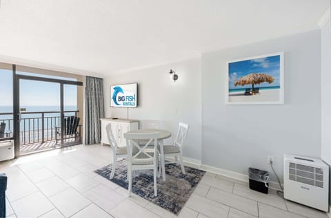 Amazing Living Room, Beautifully Decorated with Stunning Views🌊☀️
