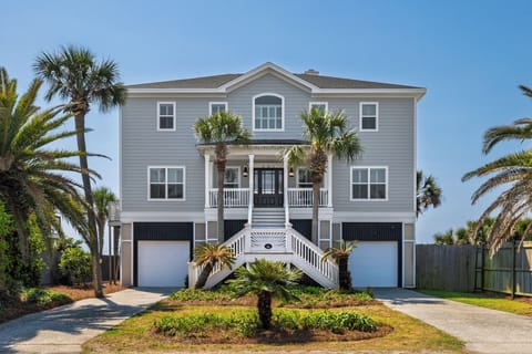 Welcome to Hakuna Matata, a stunning 5-bedroom, 3.5-bathroom oceanfront beach house with some of the best views on Folly Beach