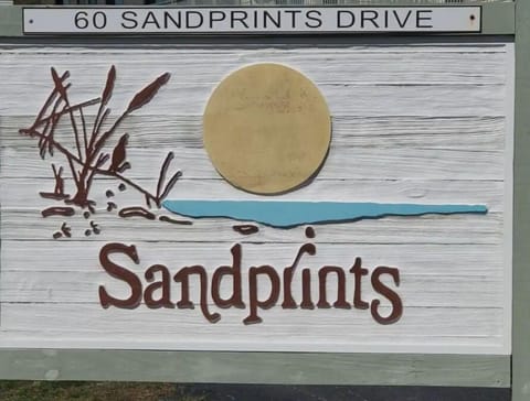 "Location" 2 BR condo short walk to the beach.