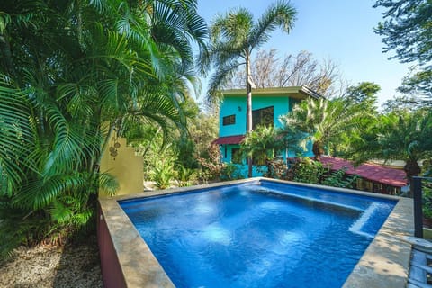 Villa Vida. Pool and front of the house.
