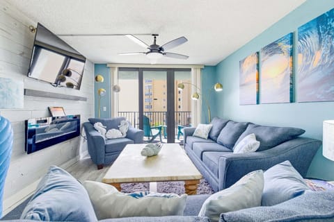 Updated and coastal living room space.