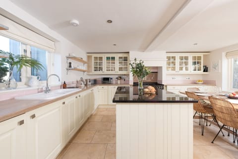 Bright family friendly kitchen with island and range cooker - The Haybarn