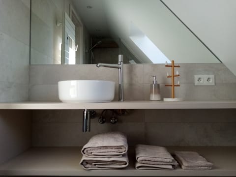 Comfort House | Bathroom | Hair dryer, towels, soap, shampoo