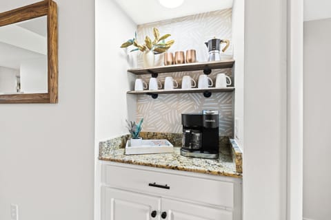 Fully equipped Coffee Bar! Keurig Duo (Single serve & Carafe) w/ coffee pods 