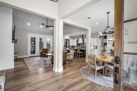 Open, airy living space to unwind.