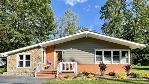 Cozy and convenient to Waynesville located on Richland Creek, in the back yard.