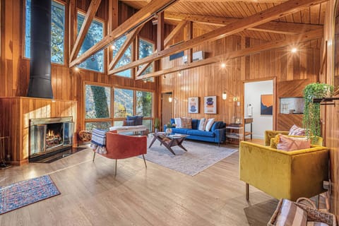 Expansive views and plenty of seating is available for your group to lounge with a fire crackling and vinyl records spinning.