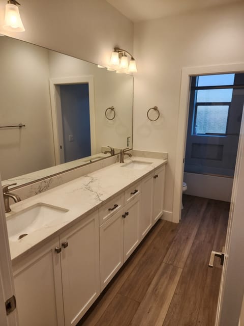 Family Upstairs Bathroom