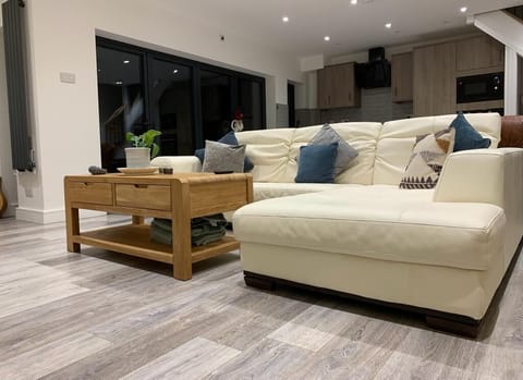 d229e472-6d0f-4d92-80f5-2826bc8a9366