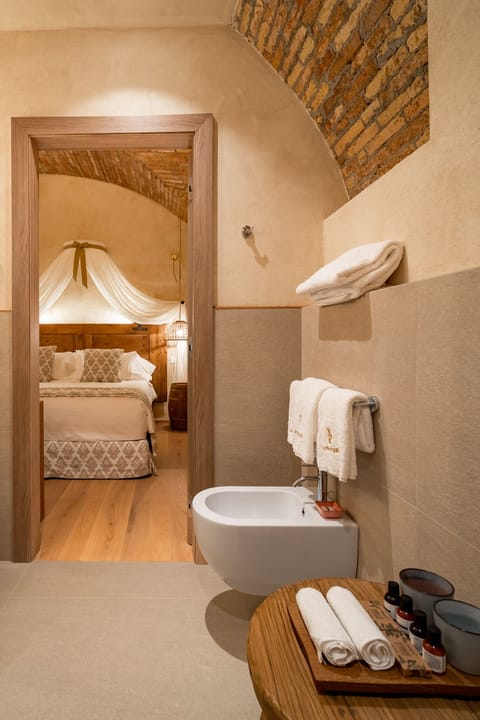 Comfort Room, Pool Access, Garden View | Minibar, individually furnished, desk, cribs/infant beds