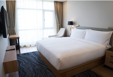 Premium Suite | Premium bedding, desk, laptop workspace, free WiFi