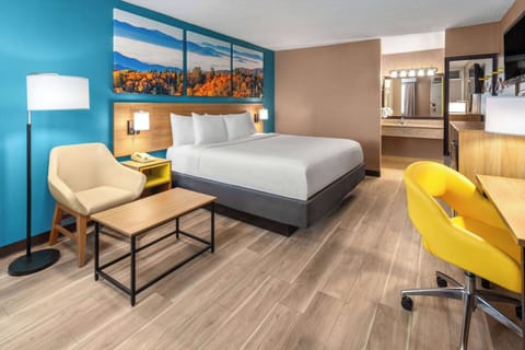 Standard Room, 1 King Bed | Premium bedding, desk, rollaway beds, free WiFi