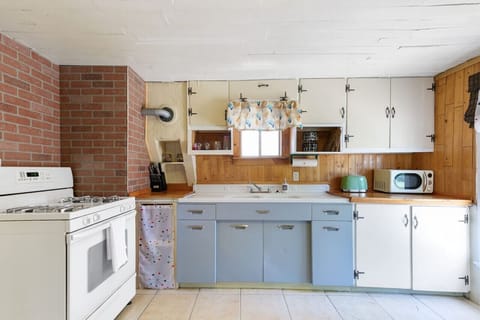 Fully equipped kitchen to make culinary magic.